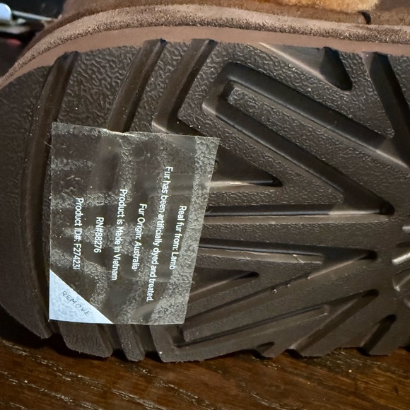 BNIB RARE COLOR FOR USA CHILLAPEAK UGGS - Picture 7 of 9